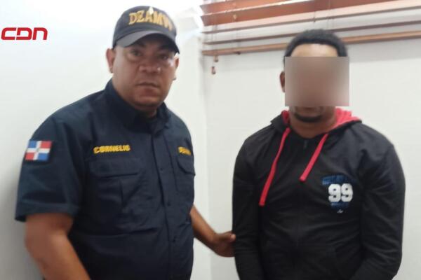 Sede de la Unidad de Violencia de Género del Ministerio Público en La Vega, donde se entregó de manera voluntaria el acusado del ataque con arma de fuego contra su pareja.
