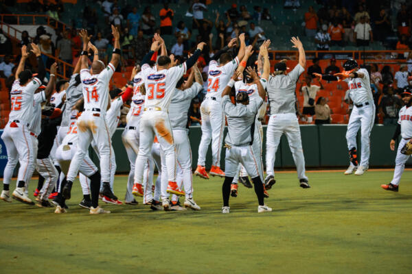 Toros celebran jonrón de Sergio Alcántara ante los Gigantes