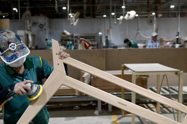 Trump pospone hasta 2027 aranceles más altos a muebles importados por impacto en hogares y negociaciones internacionales.