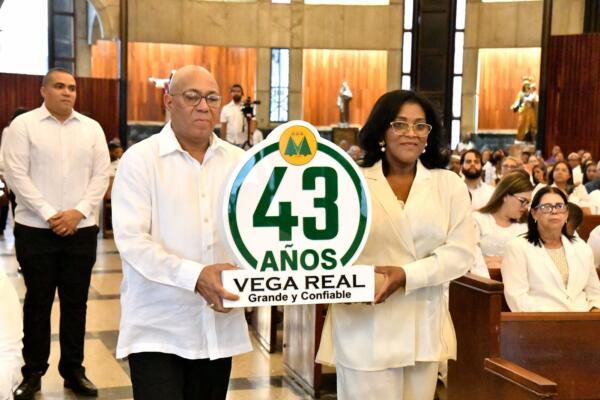 Autoridades de la Cooperativa Vega Real durante la presentación de los resultados del cierre fiscal 2025, en los que se destacaron el crecimiento sostenido de la entidad y su impacto en el desarrollo económico comunitario.