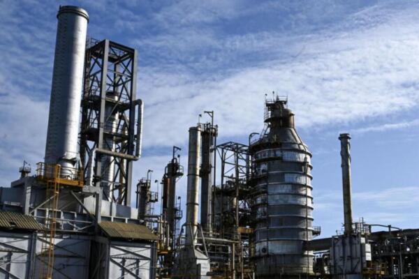 Venezuela avanza en apertura petrolera exigida por EE. UU., que nombra jefa de misión diplomática