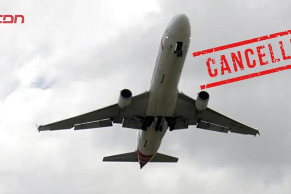 Pasajeros aguardan información en aeropuertos del Caribe tras la suspensión de vuelos vinculados al cierre parcial del espacio aéreo venezolano.