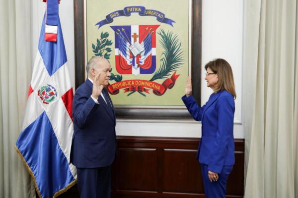 Al asumir el cargo, Pedro Porfirio Urrutia expresó su compromiso de seguir contribuyendo al fortalecimiento del Estado dominicano.