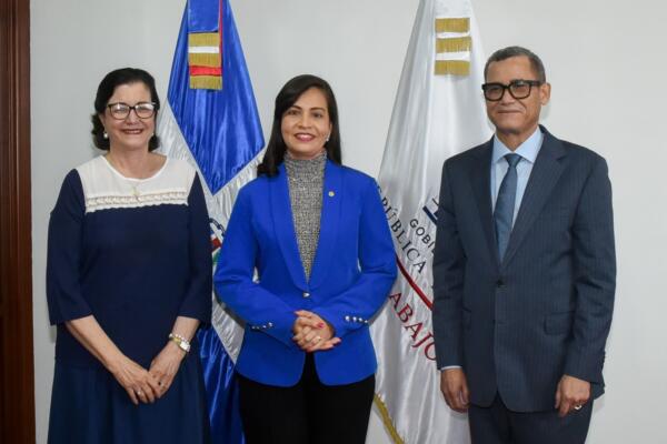 El acto de juramentación contó con la presencia de la gerente general del CNSS, Aura Celeste Fernández Rodríguez.