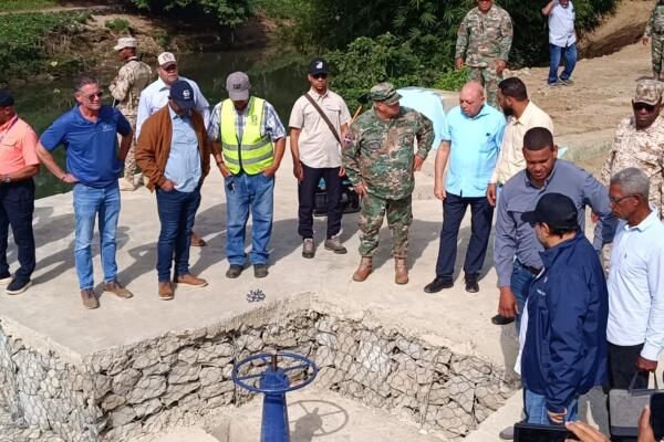  Olmedo Cava, visitó este día el municipio fronterizo de Dajabón para supervisar los trabajos de la obra de toma del canal La Aduana.