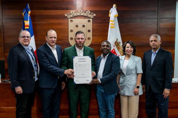 Durante el acto, el alcalde reafirmó la visión municipal de impulsar el deporte como una herramienta de transformación social.