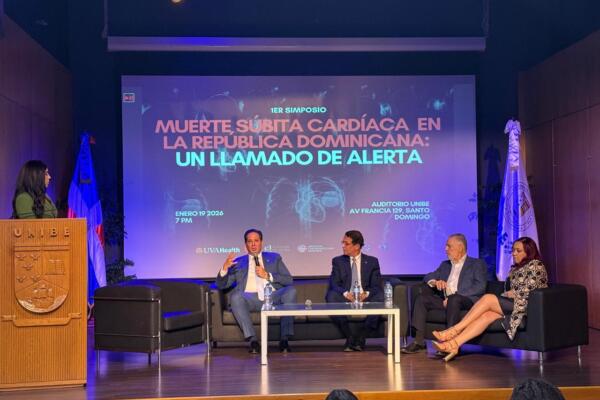 Uno de los momentos clave del simposio fue el panel de discusión interinstitucional, en el que participaron el ministro de Salud Pública, Dr. Víctor Atallah.