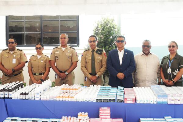 La entrega de los medicamentos la recibió el presidente de la JRFPFFAA, general de brigada Pablo Roberto Jiménez Sánchez, ERD.