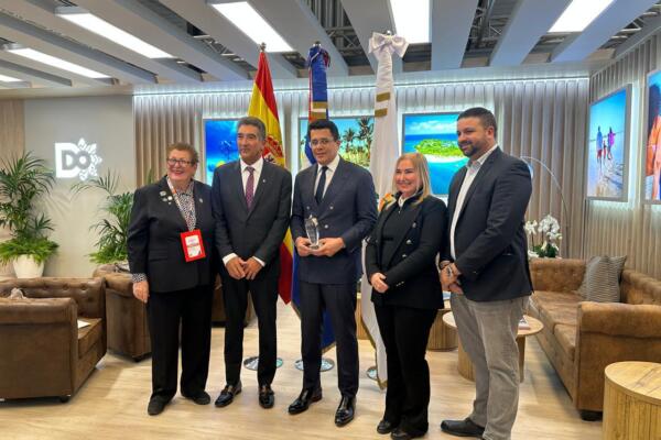 David Collado recibe reconocimiento en FITUR 2026
