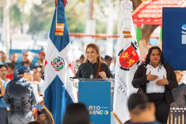  La alcaldesa del Distrito Nacional, Carolina Mejía, entregó la primera etapa del bulevar y el parque Pedro Livio Cedeño.