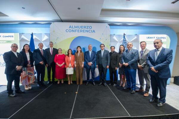  La embajadora de los Estados Unidos en la República Dominicana, Leah F. Campos, proclamó al Cibao como el “corazón productivo” del país.
