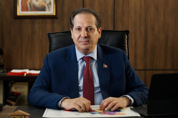 El ministro de Salud, Víctor Atallah.