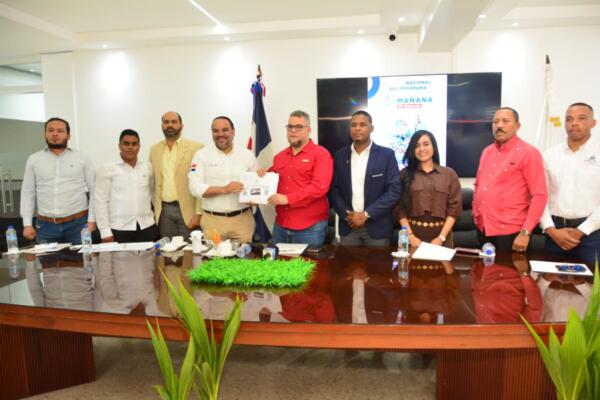 El director del FEDA, Hecmilio Galván, destacó el respaldo del presidente Luis Abinader como eje fundamental para el éxito del programa.