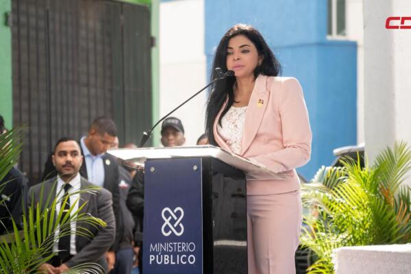  Yeni Berenice Reynoso, procuradora general de la República, deja inaugurada obra. 