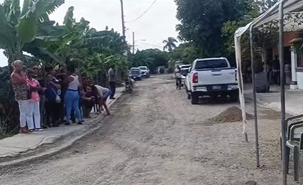 Tras años de lucha, inician construcción de la carretera El Carril en Cayetano Germosén