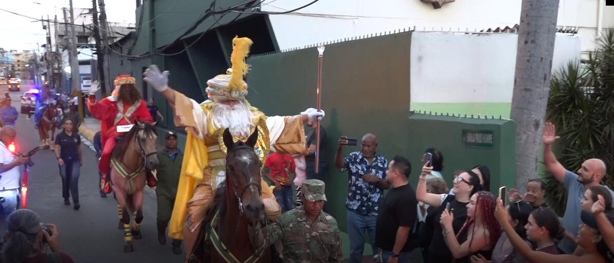 Realizan tradicional desfile de Los Reyes Magos