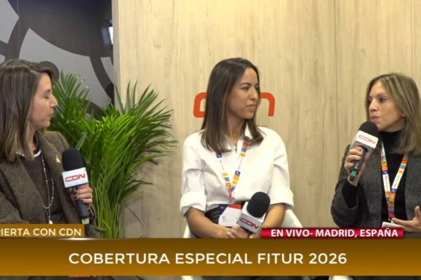 Melanie Rodríguez (centro) María Belisa Ramírez (der.) presenta avances clave en FITUR 2026 