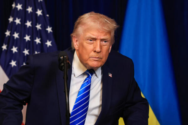 Trump critica al Senado por intentar frenar sus poderes militares contra Venezuela