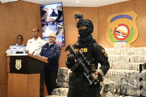 Primer golpe al narcotráfico: DNCD incauta 863 paquetes de presunta cocaína en Pedernales