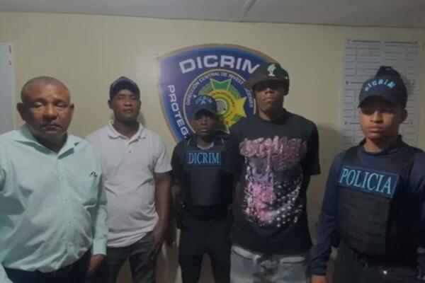 La entrega la coordinó el alcalde Remi Duarte, junto a representantes de la Junta de Vecinos.
