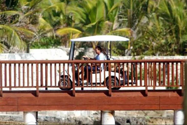 Un medio español asegura que Julio Iglesias se encuentra en Punta Cana.