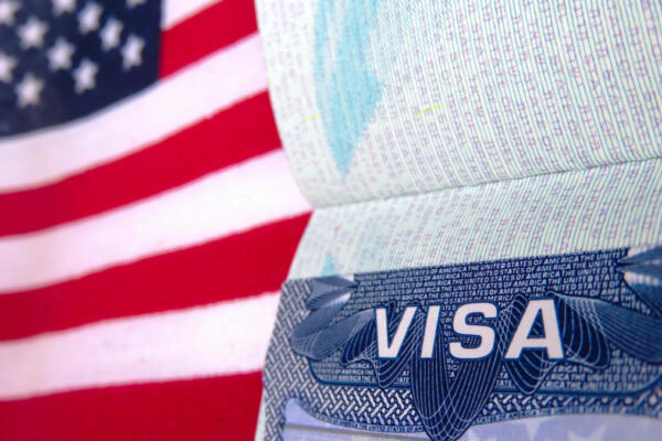 El procesamiento de visas de inmigrante queda suspendido para 75 países.