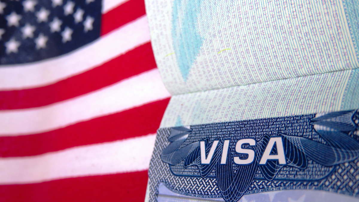 El procesamiento de visas de inmigrante queda suspendido para 75 países.