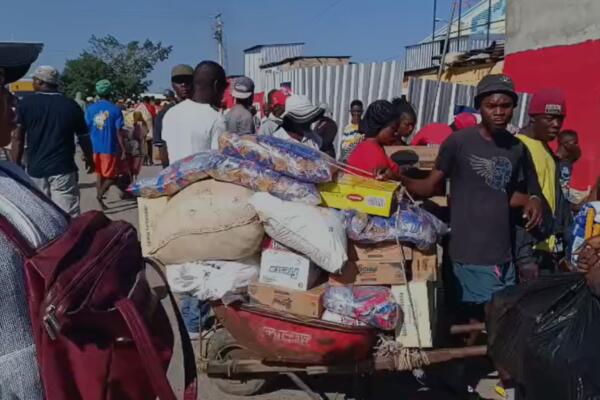 El intercambio entre comerciantes haitianos y dominicanos se llevó a cabo de manera ordenada.