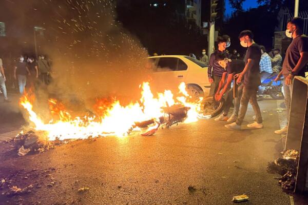 Casi 200 muertos desde comienzo de manifestaciones en Irán (oenegé)