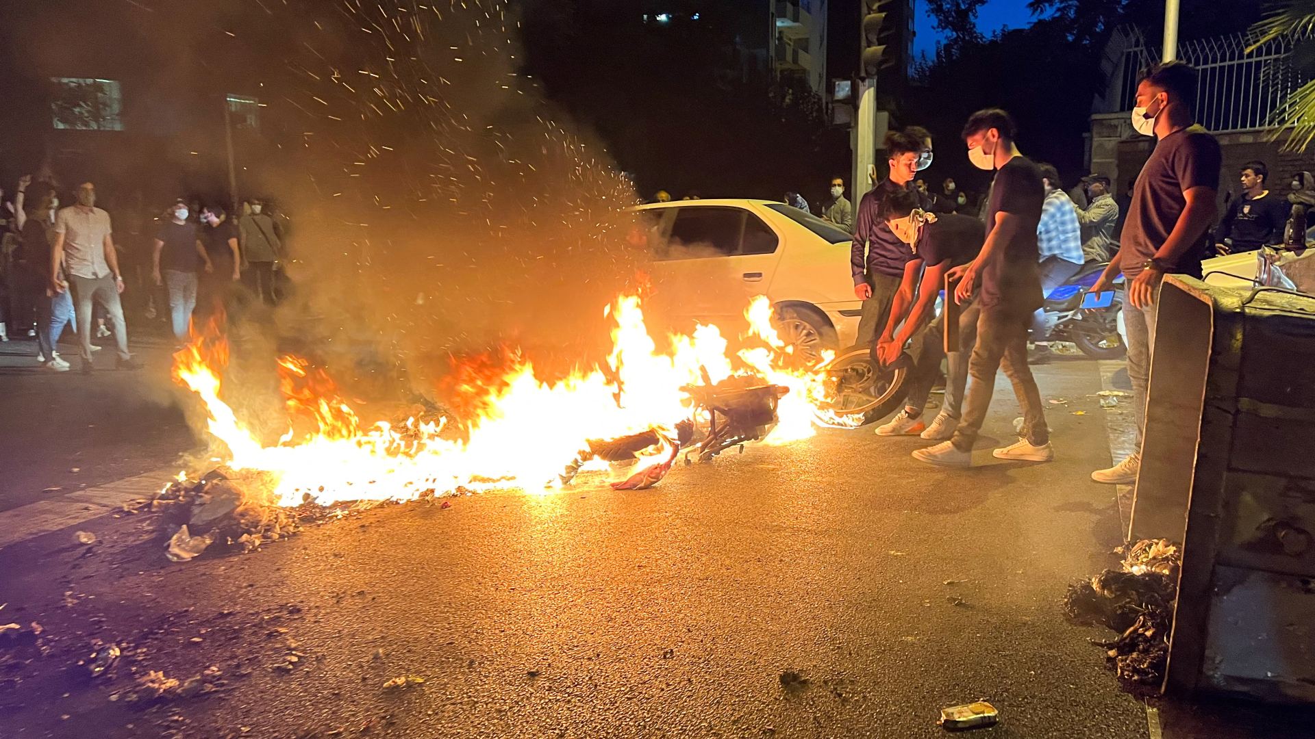 Casi 200 muertos desde comienzo de manifestaciones en Irán (oenegé)