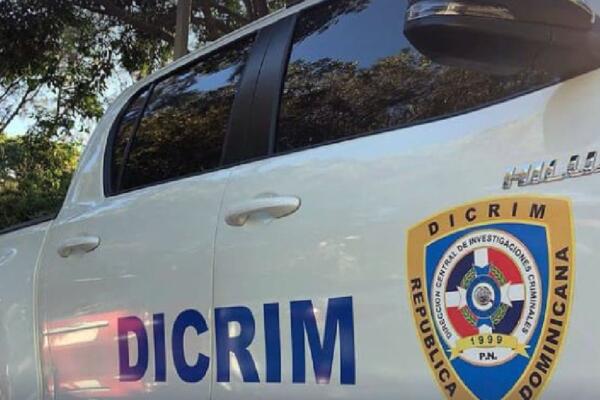 Un grupo de agentes policiales lanzaron bombas lacrimógenas contra decenas de personas que habían acudido este 21 de enero a cumplir promesas al Santuario de la Virgen de Altagracia en Loma de Cabrera.