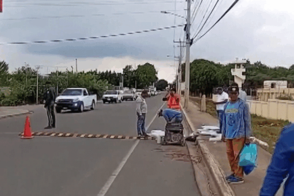 Instalan reductores de velocidad en carretera Mao–Santiago Rodríguez para prevenir accidentes