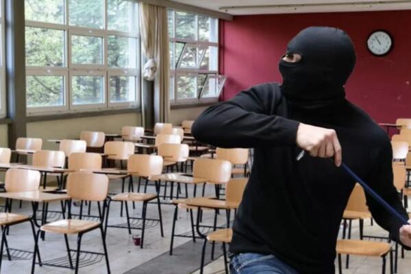 De acuerdo con denuncias de padres y comunitarios, el centro educativo carece de cámaras de vigilancia.