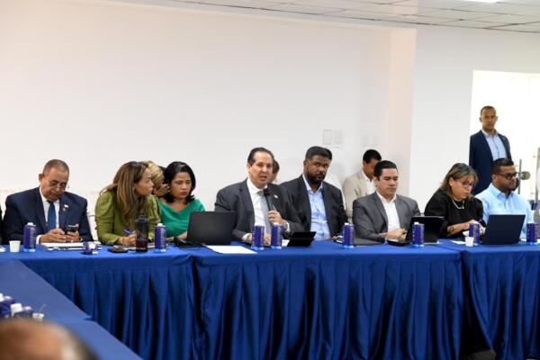 Víctor Atallah define prioridades del sector Salud y proyecta en 2026 de fortalecimiento sanitario
