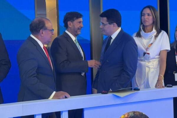 El ing. Manuel Estrella junto al ministro David Collado y otras personalidades en la presentación de 