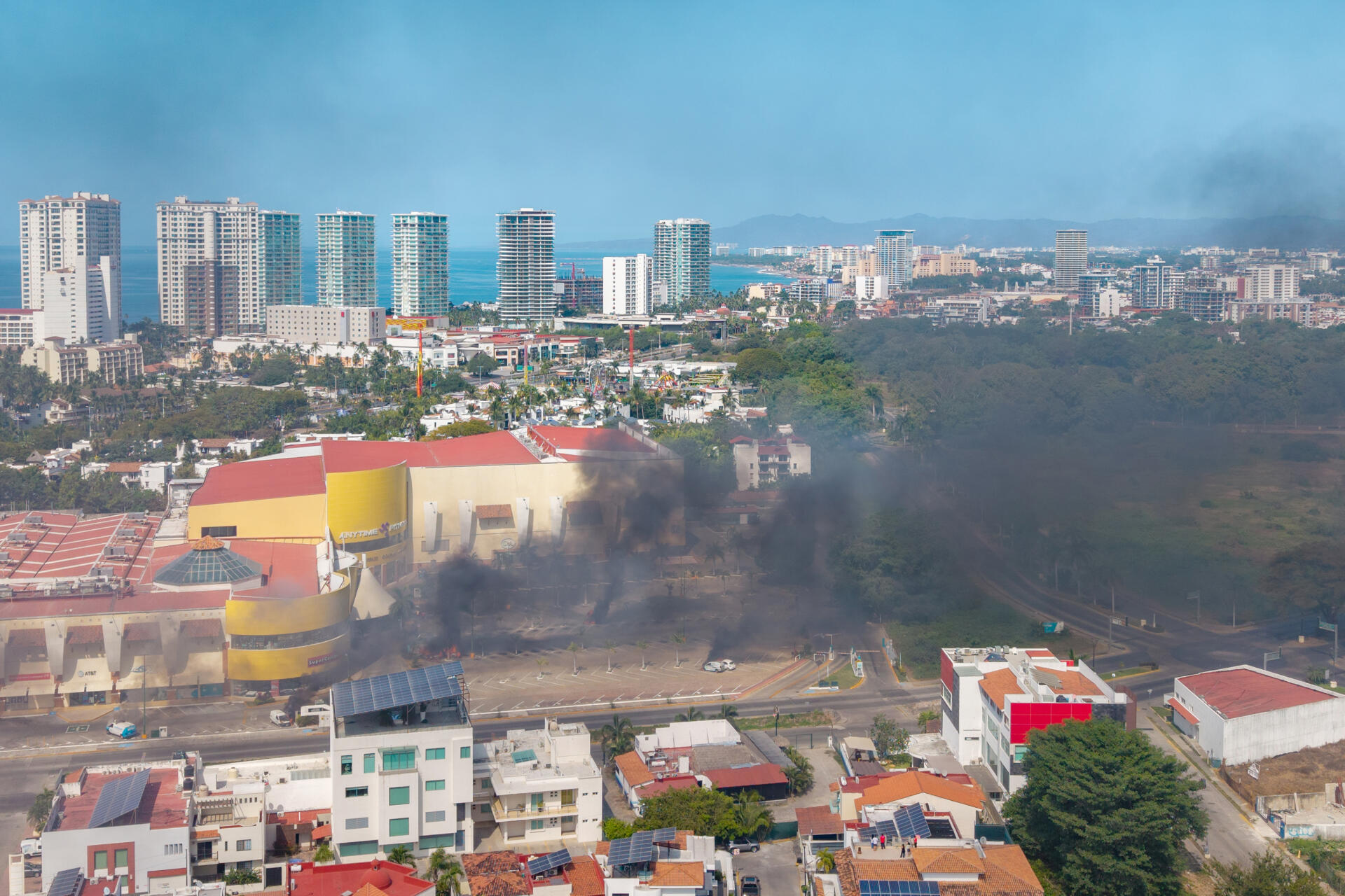 El Aeropuerto de Puerto Vallarta canceló vuelos internacionales y la mayoría de los nacionales tras hechos violentos en Jalisco.