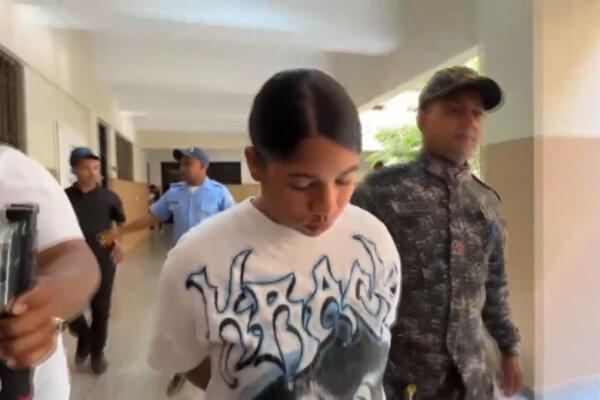 Aplazan para el lunes conocimiento de medidas de coerción contra joven que mató a su hermana en SFM