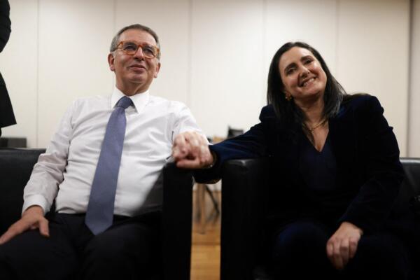 El moderado socialista António José Seguro ganó el domingo la segunda vuelta de las elecciones presidenciales en Portugal.