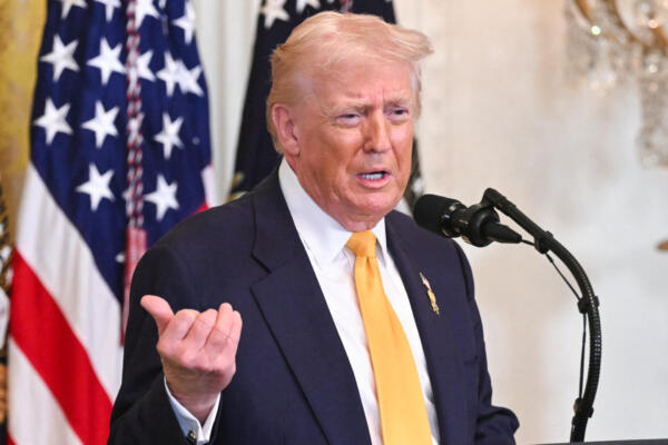 El presidente de Estados Unidos, Donald Trump, habla durante un evento del Mes de la Historia Negra en la Sala Este de la Casa Blanca en Washington, DC, el 18 de febrero de 2026. (Foto de SAUL LOEB / AFP)
