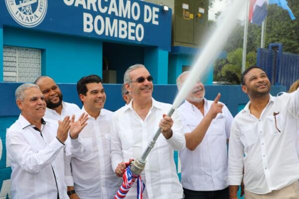 Presidente Luis Abinader deja en funcionamiento el acueducto de Villa Altagracia que beneficiará a más de 73,000 habitantes. 