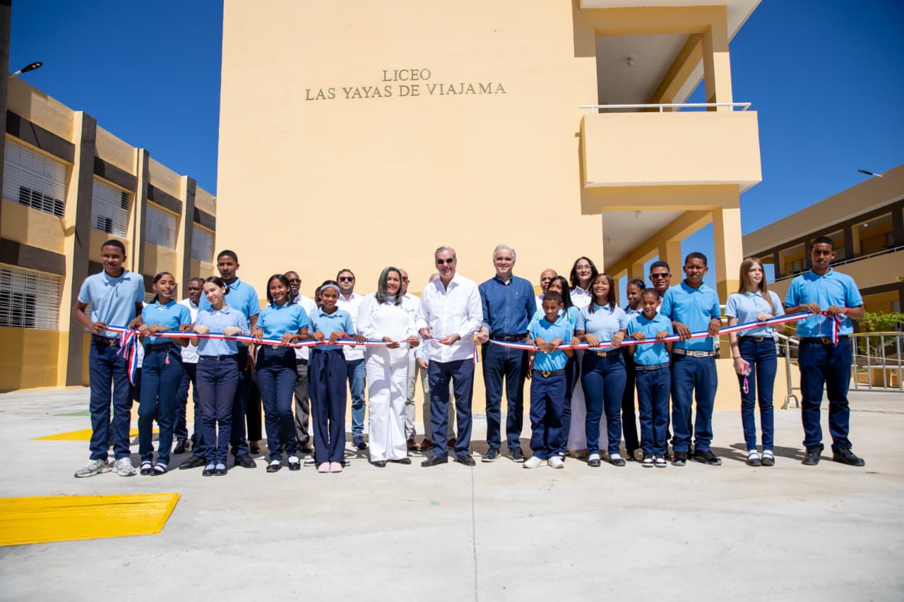 Abinader inaugura Liceo Las Yayas