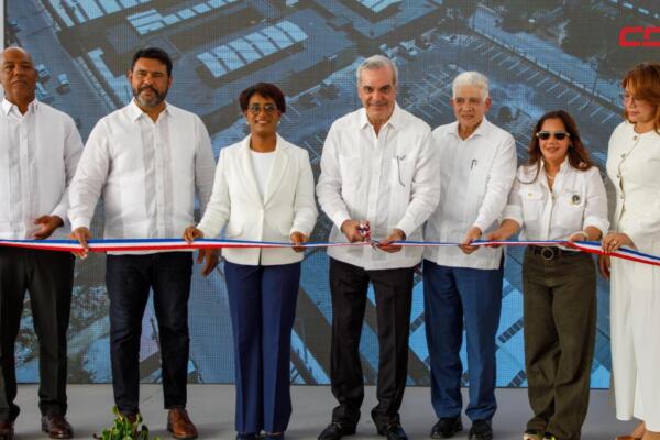 Presidente Abinader en la inauguración de mercado municipal en Higüey. 