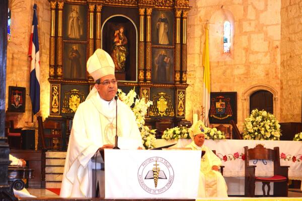 Monseñor Carlos Tomás Morel Diplán, arzobispo coadjutor de la Arquidiócesis Metropolitana de Santo Domingo. 
