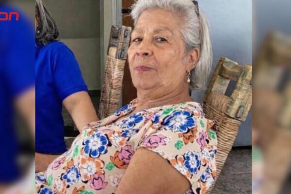 Miembros de la Policía Nacional acordonan la escena en el sector Quebrada de la Yagua, en Moca, donde fue hallada sin vida una mujer de 83 años.