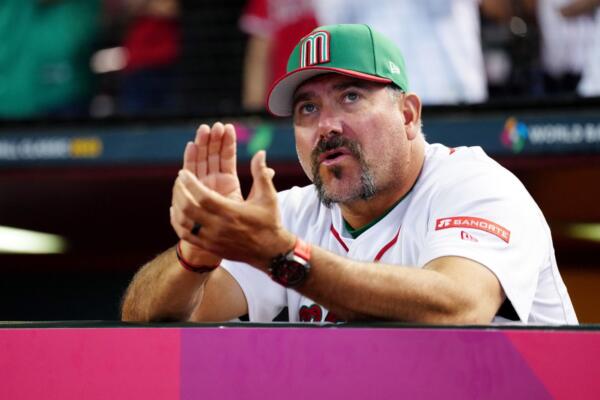Benji Gil dirigente Charros de Jalisco en la Serie del Caribe