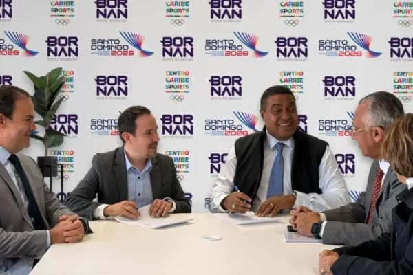 El acuerdo fue firmado por Monegro y Roberto García, principal ejecutivo y Managing Director de Bornan Sports Technology. El acto contó con la presencia de Luis Mejía Oviedo, presidente de Centro Caribe Sports, además de Carlos Iglesia y Mercedes Canalda, miembros del Comité Organizador.

