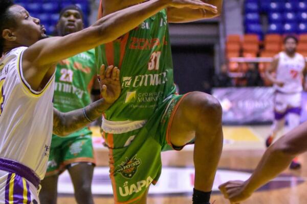 La mayor ventaja del Cupés en la primera mitad fue de 19 puntos (34-15), mientras que el GUG nunca logró colocarse en ventaja durante ese tramo del partido.
