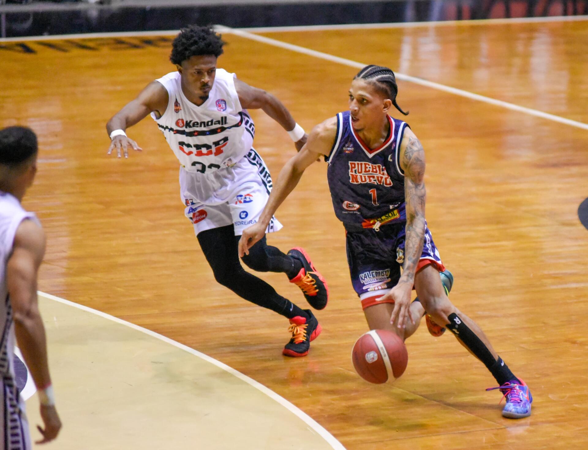 El Torneo de Baloncesto Superior de Santiago es organizado por la Asociación de Baloncesto de Santiago (ABASACA), presidida por el deportista José Luis Aracena, y cuenta con el aval y respaldo de la Federación Dominicana de Baloncesto (FEDOMBAL).