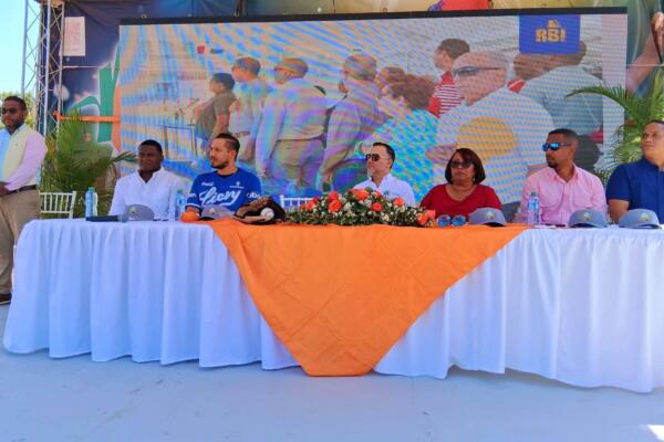 En esta edición participan 350 atletas, con edades entre 10 y 18 años, quienes competirán en las disciplinas de béisbol y sóftbol femenino.
