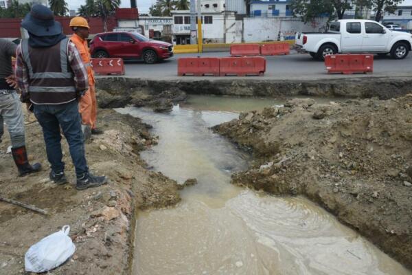 La Caasd trabaja en múltiples averías en Santo Domingo Oeste y Este; varios sectores presentan dificultades en el suministro de agua.